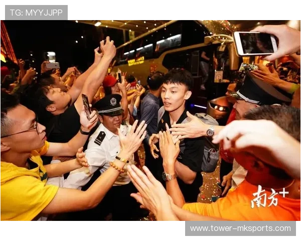 艾维底特律扣篮震撼全场，引爆球迷热情