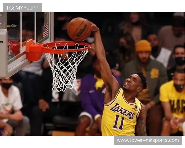 蒙克季后赛闪耀时刻：关键三分助球队挺进下一轮